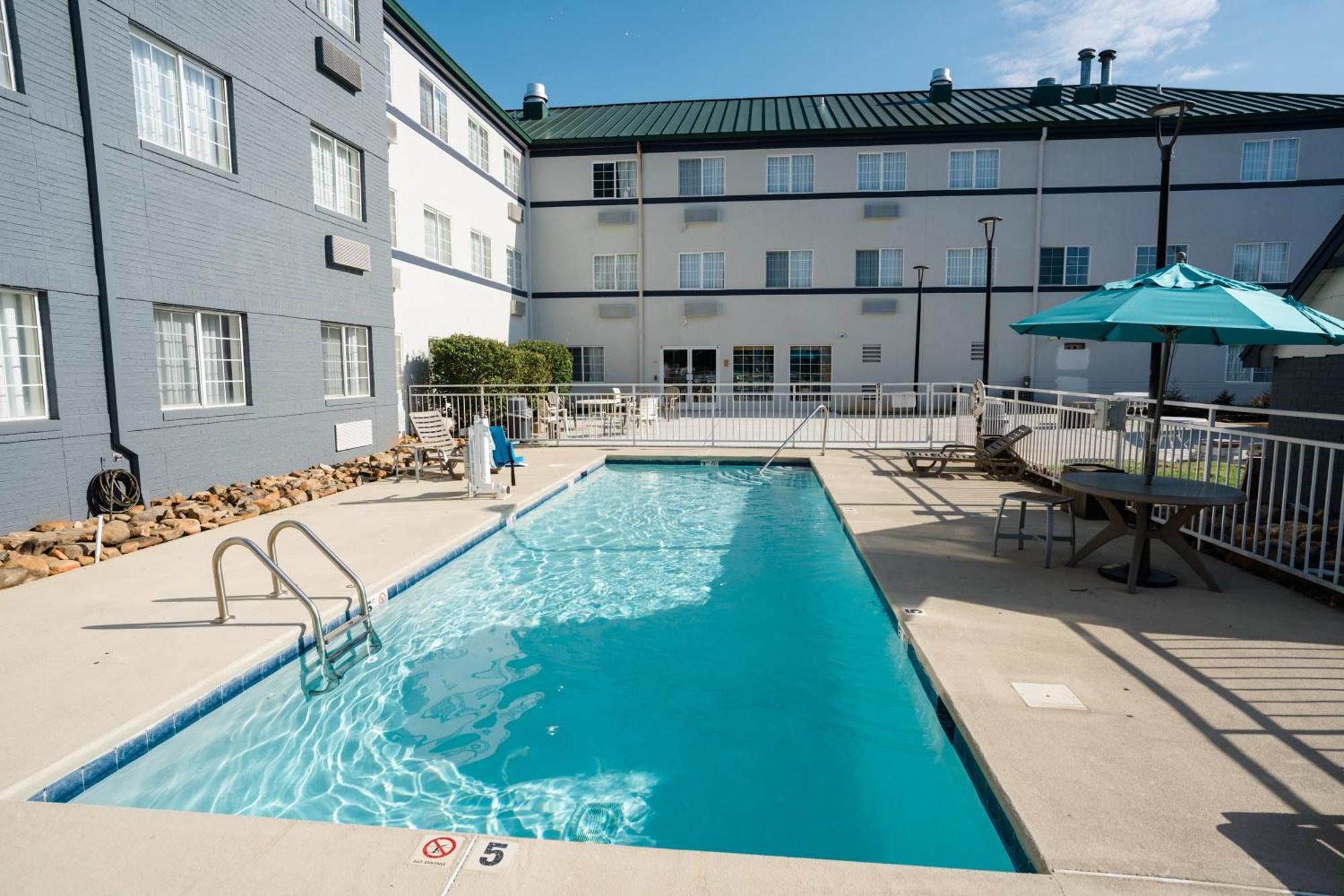 Mainstay Suites Knoxville Airport Алкоа Екстериор снимка
